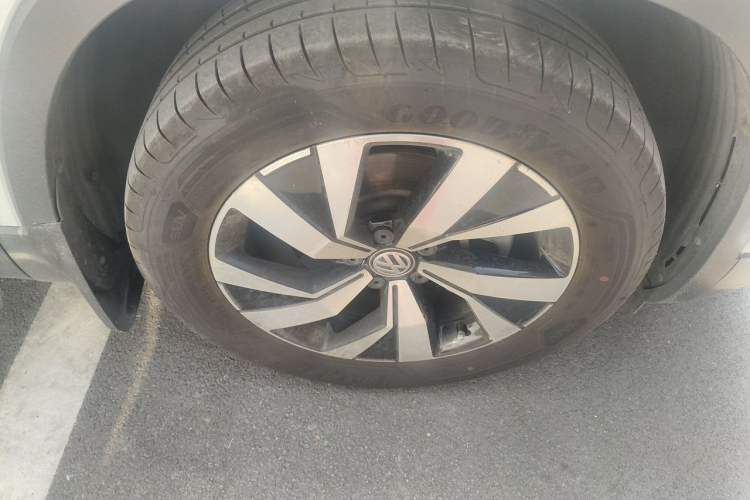 Used Volkswagen Tayron 2019 330TSI Two-Wheel Drive Luxury Model China VI Standard Right Front Wheel Hub