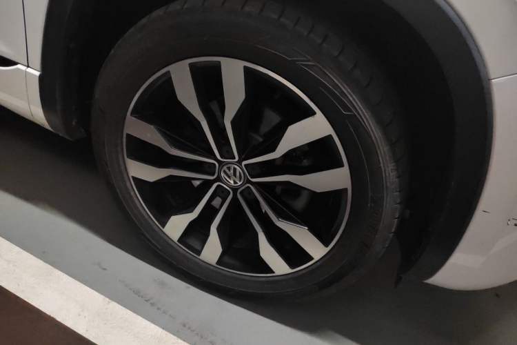 Used Volkswagen Tayron 2019 380TSI Four-Wheel Drive R-Line China VI-standard Right Front Wheel Hub