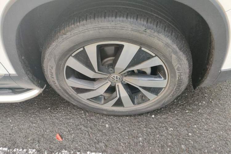 Used Volkswagen Tayron 2019 330TSI Two-Wheel Drive Luxury Model China VI Standard Right Front Wheel Hub