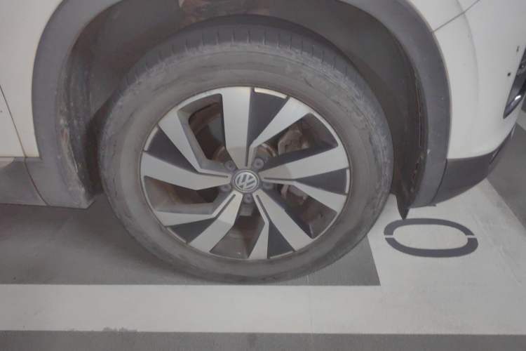 Used Volkswagen Tayron 2019 330TSI Two-Wheel Drive Luxury Model China VI Standard Right Front Wheel Hub