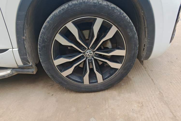 Used Volkswagen Tayron 2019 380TSI Four-Wheel Drive R-Line China VI-standard Right Front Wheel Hub