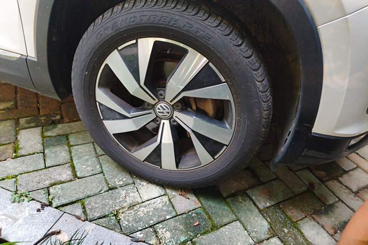 Used Volkswagen Tayron 2019 330TSI Two-Wheel Drive Luxury Model China VI Standard Right Front Wheel Hub