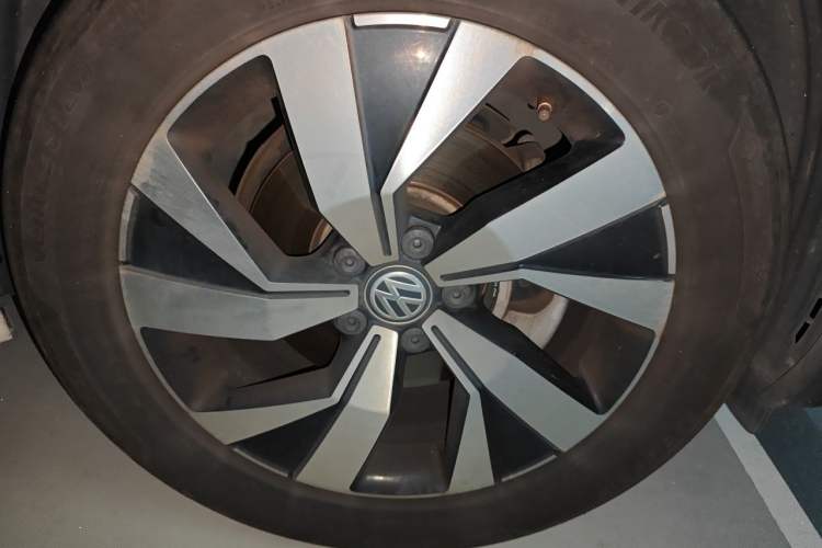 Used Volkswagen Tayron 2019 330TSI Two-Wheel-Drive Luxury Version China V Emission Standard Right Front Wheel Hub