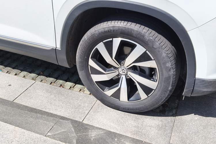 Used Volkswagen Tayron 2019 330TSI Two-Wheel Drive Luxury Model China VI Standard Right Front Wheel Hub