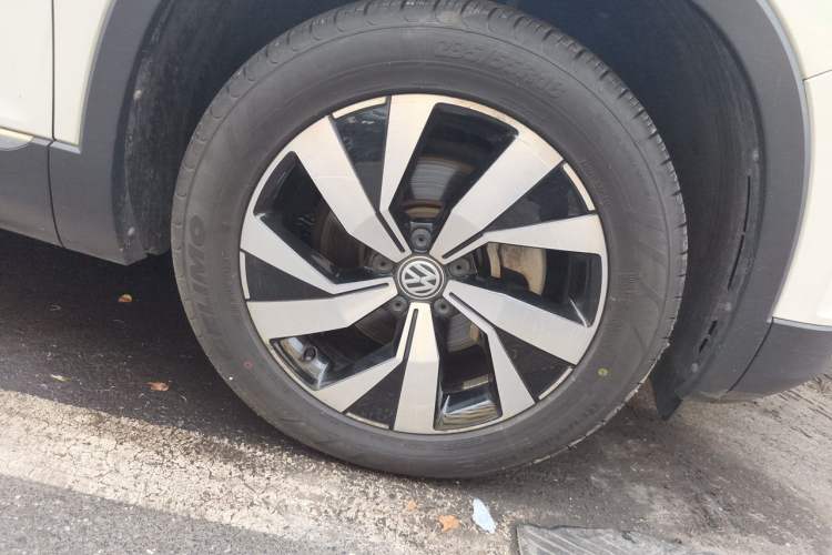 Used Volkswagen Tayron 2019 330TSI Two-Wheel-Drive Luxury Version China V Emission Standard Right Front Wheel Hub