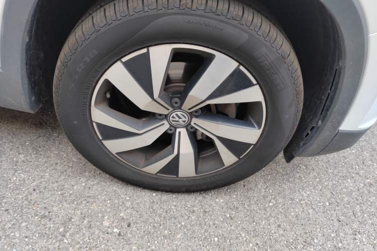 Used Volkswagen Tayron 2019 330TSI Two-Wheel Drive Luxury Model China VI Standard Right Front Wheel Hub