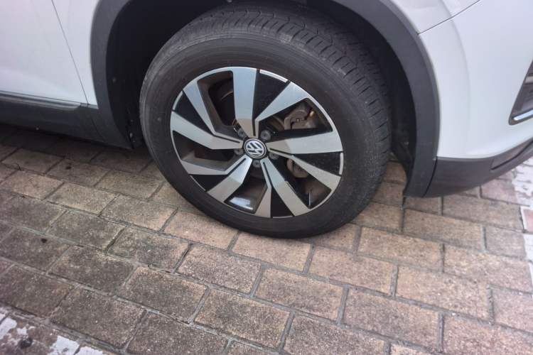 Used Volkswagen Tayron 2019 330TSI Two-Wheel-Drive Luxury Version China V Emission Standard Right Front Wheel Hub