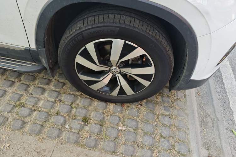 Used Volkswagen Tayron 2019 330TSI Two-Wheel-Drive Luxury Version China V Emission Standard Right Front Wheel Hub