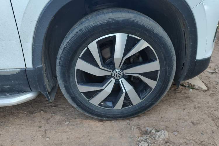 Used Volkswagen Tayron 2019 Teramont Edition 280TSI Two-Wheel Drive Luxury Model China VI Standard Right Front Wheel Hub