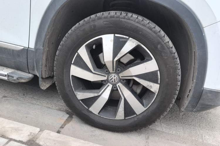 Used Volkswagen Tayron 2019 330TSI Two-Wheel Drive Luxury Model China VI Standard Right Front Wheel Hub