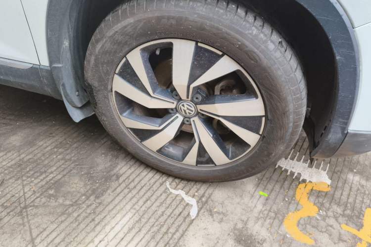 Used Volkswagen Tayron 2019 330TSI Two-Wheel-Drive Luxury Version China V Emission Standard Right Front Wheel Hub