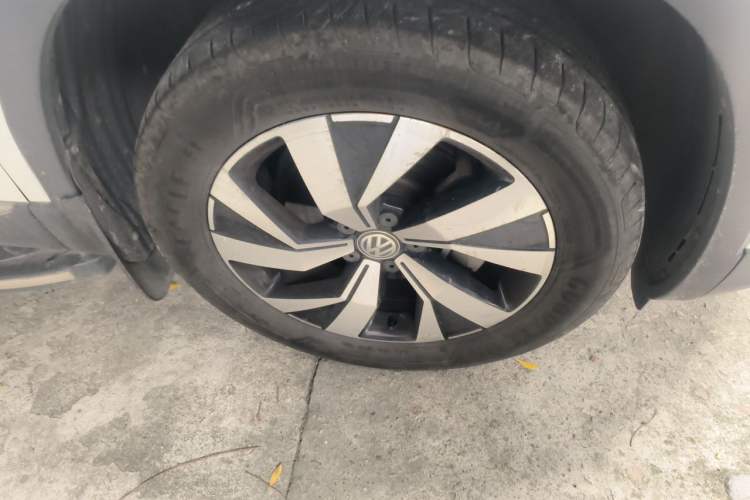 Used Volkswagen Tayron 2019 330TSI Two-Wheel-Drive Luxury Version China V Emission Standard Right Front Wheel Hub