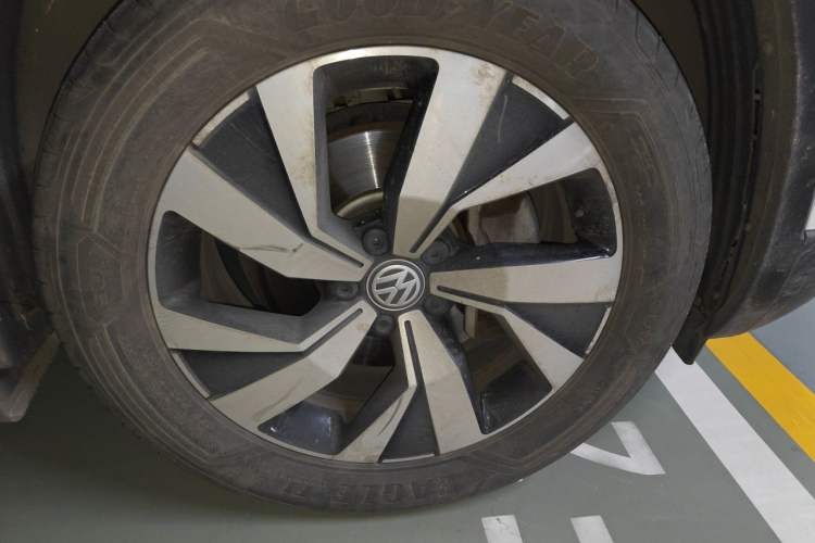 Used Volkswagen Tayron 2019 330TSI Two-Wheel Drive Luxury Model China VI Standard Right Front Wheel Hub