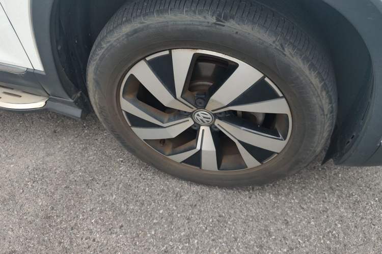 Used Volkswagen Tayron 2019 330TSI Two-Wheel Drive Luxury Model China VI Standard Right Front Wheel Hub