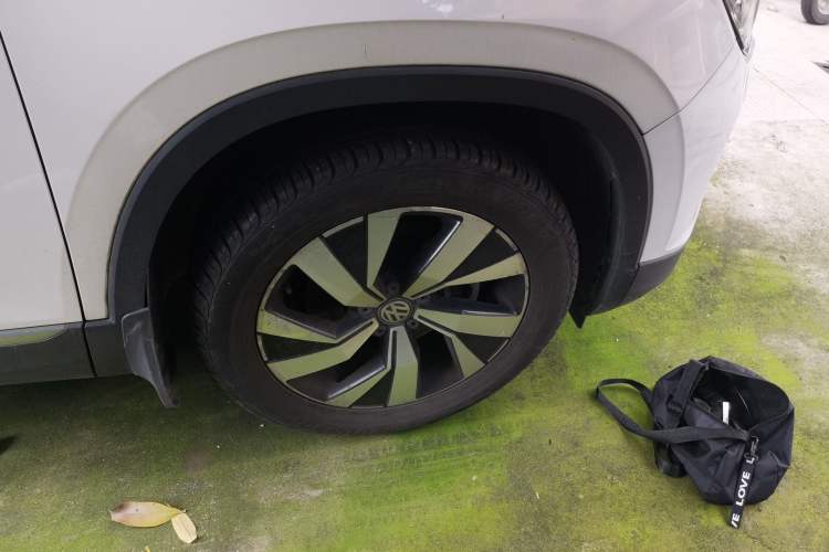 Used Volkswagen Tayron 2019 330TSI Two-Wheel Drive Luxury Model China VI Standard Right Front Wheel Hub