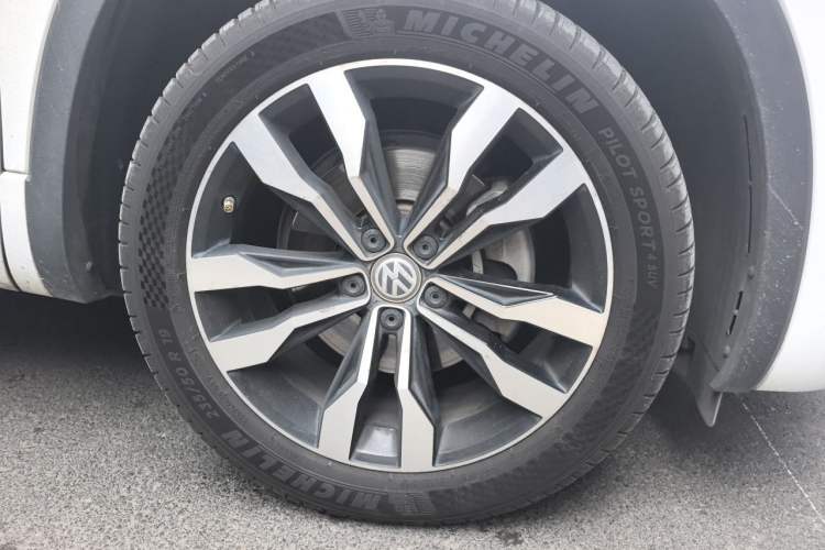 Used Volkswagen Tayron 2019 380TSI All-Wheel Drive R-Line China V-standard Right Front Wheel Hub