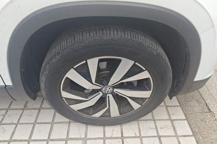 Used Volkswagen Tayron 2019 330TSI Two-Wheel-Drive Luxury Version China V Emission Standard Right Front Wheel Hub