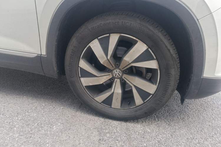 Used Volkswagen Tayron 2019 330TSI Two-Wheel-Drive Luxury Version China V Emission Standard Right Front Wheel Hub