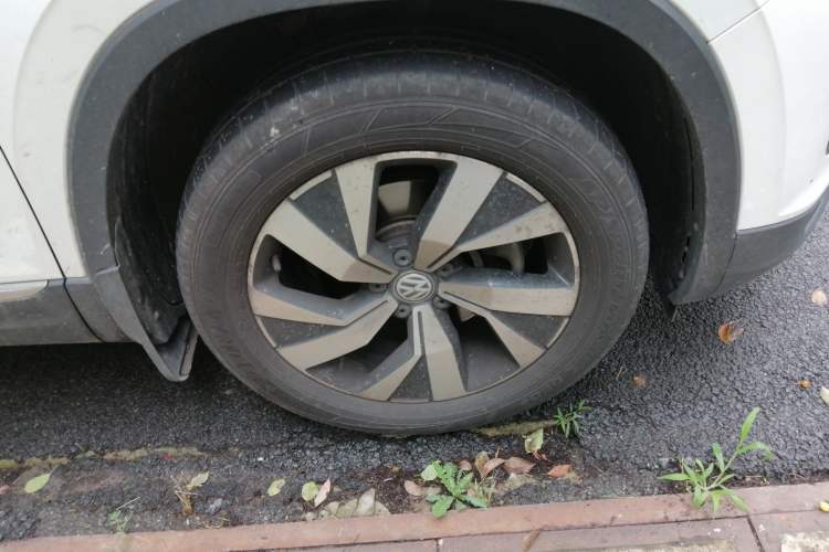 Used Volkswagen Tayron 2019 330TSI Two-Wheel Drive Luxury Model China VI Standard Right Front Wheel Hub