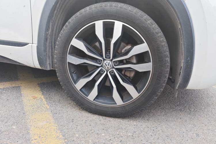 Used Volkswagen Tayron 2019 380TSI Four-Wheel Drive R-Line China VI-standard Right Front Wheel Hub
