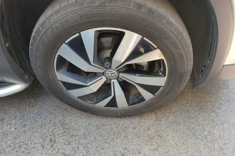 Used Volkswagen Tayron 2019 Teramont Edition 280TSI Two-Wheel Drive Luxury Model China VI Standard Right Front Wheel Hub