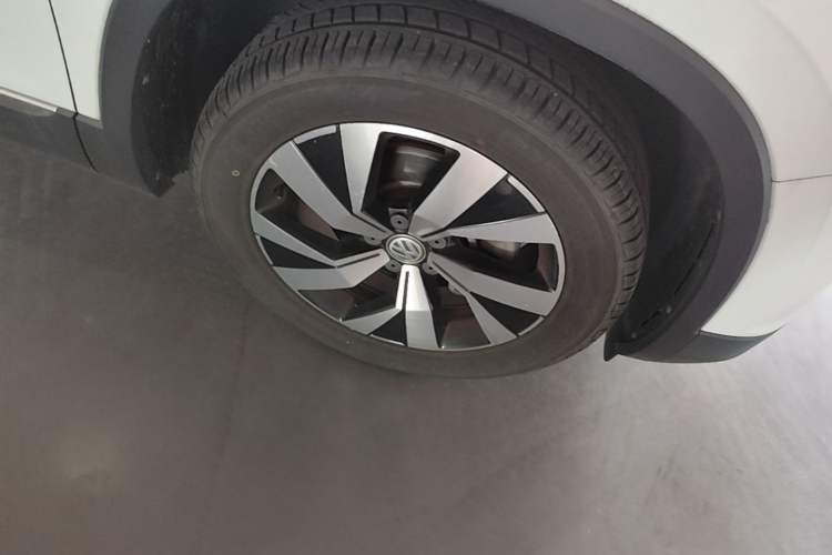 Used Volkswagen Tayron 2019 330TSI Two-Wheel-Drive Luxury Version China V Emission Standard Right Front Wheel Hub