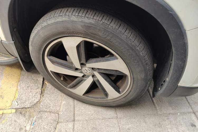 Used Volkswagen Tayron 2019 330TSI Two-Wheel-Drive Luxury Version China V Emission Standard Right Front Wheel Hub