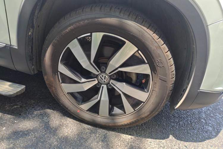 Used Volkswagen Tayron 2019 Teramont Edition 280TSI Two-Wheel Drive Luxury Model China VI Standard Right Front Wheel Hub