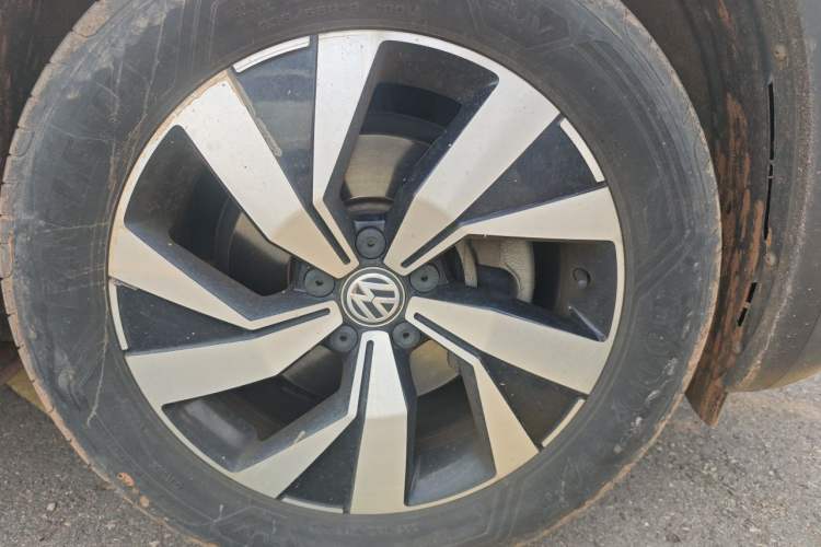 Used Volkswagen Tayron 2019 330TSI Two-Wheel Drive Luxury Model China VI Standard Right Front Wheel Hub