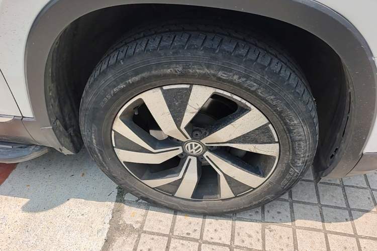 Used Volkswagen Tayron 2019 Teramont Edition 280TSI Two-Wheel Drive Luxury Model China VI Standard Right Front Wheel Hub