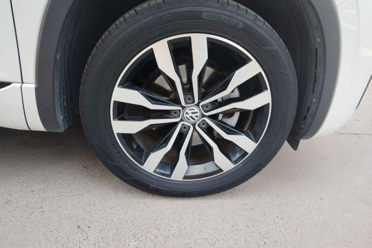 Used Volkswagen Tayron 2019 380TSI Four-Wheel Drive R-Line China VI-standard Right Front Wheel Hub