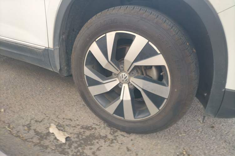 Used Volkswagen Tayron 2019 Teramont Edition 280TSI Two-Wheel Drive Luxury Model China VI Standard Right Front Wheel Hub