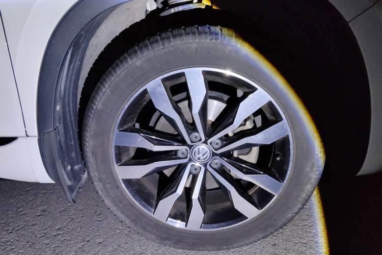 Used Volkswagen Tayron 2019 380TSI Four-Wheel Drive R-Line China VI-standard Right Front Wheel Hub