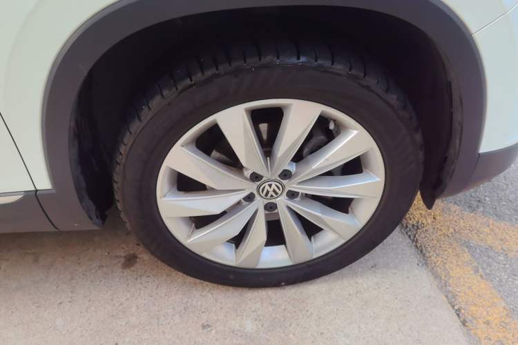 Used Volkswagen Tayron 2019 330TSI Two-Wheel Drive Prestige Version China V Standard Right Front Wheel Hub