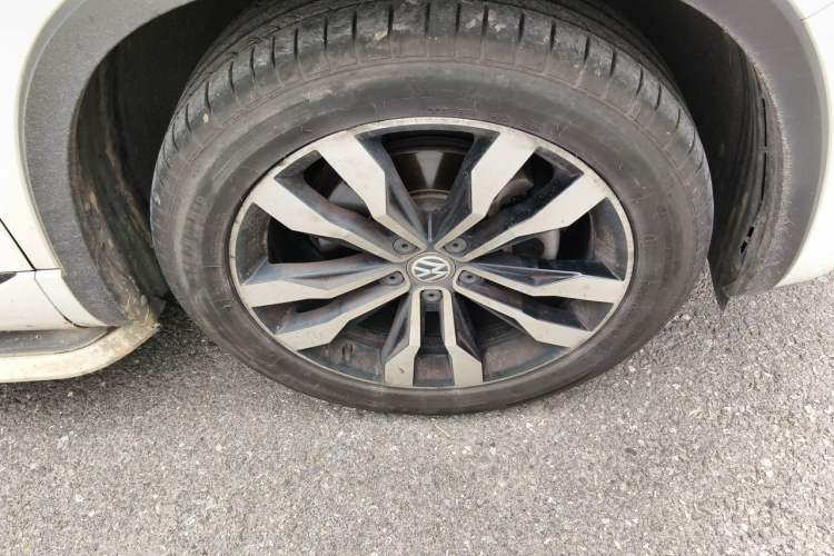 Used Volkswagen Tayron 2019 380TSI Four-Wheel Drive R-Line China VI-standard Right Front Wheel Hub