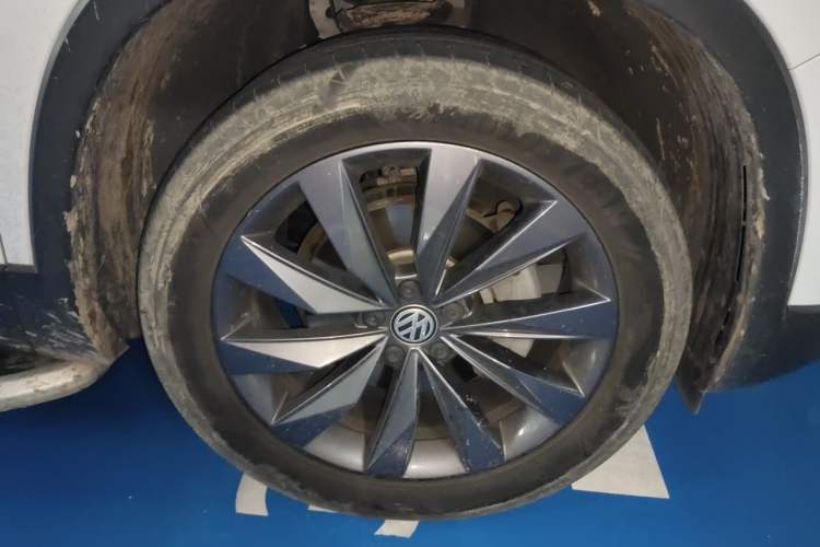Used Volkswagen Tayron 2019 330TSI Two-Wheel Drive Luxury Model China VI Standard Right Front Wheel Hub