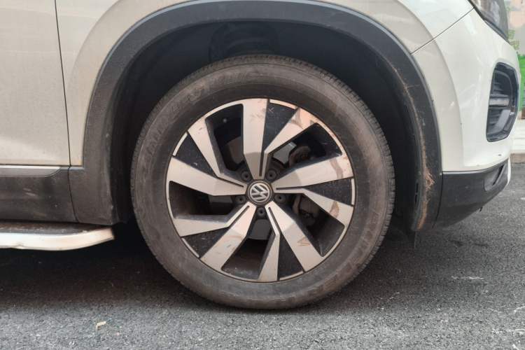 Used Volkswagen Tayron 2019 330TSI Two-Wheel-Drive Luxury Version China V Emission Standard Right Front Wheel Hub