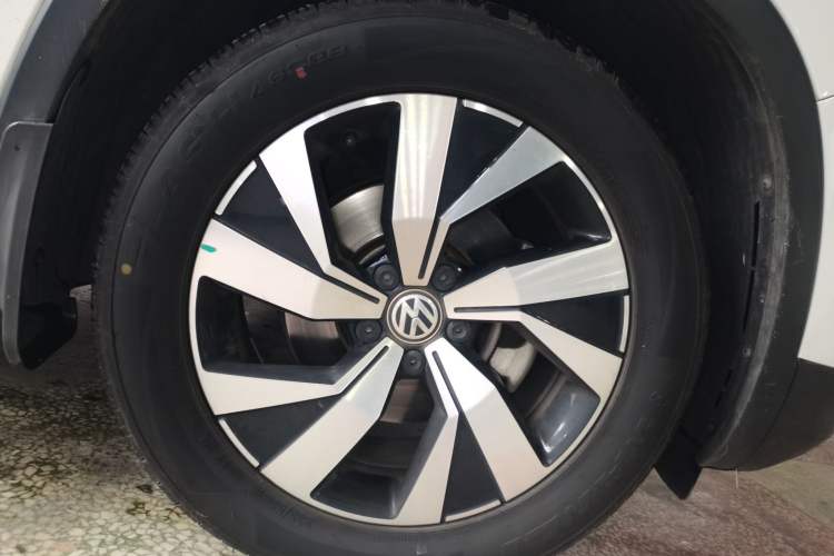 Used Volkswagen Tayron 2019 Teramont Edition 280TSI Two-Wheel Drive Luxury Model China VI Standard Right Front Wheel Hub