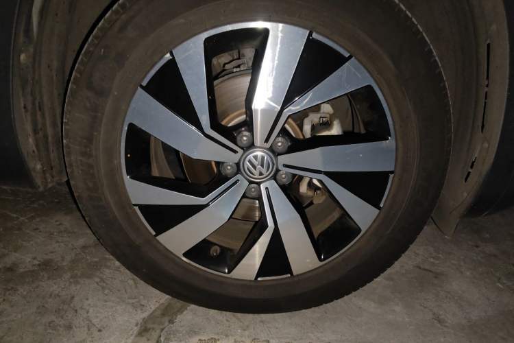 Used Volkswagen Tayron 2019 Teramont Edition 280TSI Two-Wheel Drive Luxury Model China VI Standard Right Front Wheel Hub