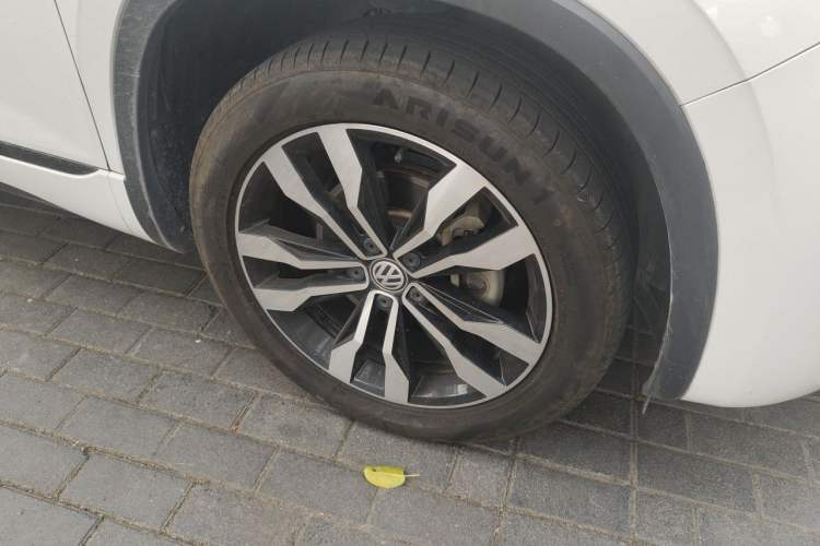 Used Volkswagen Tayron 2019 380TSI Four-Wheel Drive R-Line China VI-standard Right Front Wheel Hub