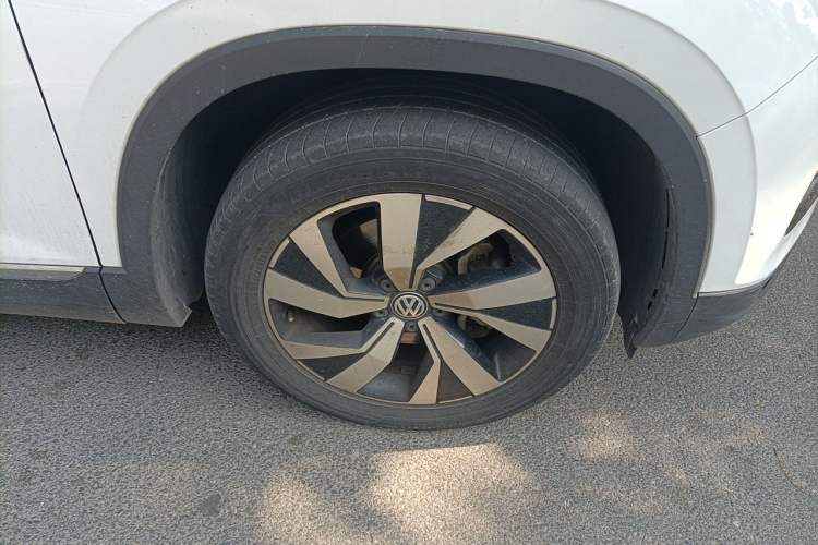 Used Volkswagen Tayron 2019 330TSI Two-Wheel Drive Luxury Model China VI Standard Right Front Wheel Hub