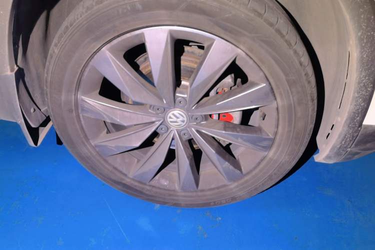 Used Volkswagen Tayron 2019 330TSI Two-Wheel Drive Luxury Model China VI Standard Right Front Wheel Hub