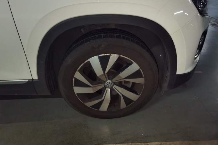 Used Volkswagen Tayron 2019 330TSI Two-Wheel Drive Luxury Model China VI Standard Right Front Wheel Hub