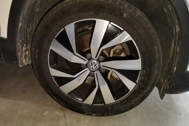 Used Volkswagen Tayron 2019 330TSI Two-Wheel Drive Luxury Model China VI Standard Right Front Wheel Hub