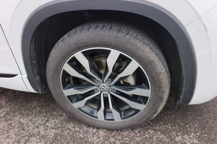 Used Volkswagen Tayron 2019 380TSI Four-Wheel Drive R-Line China VI-standard Right Front Wheel Hub