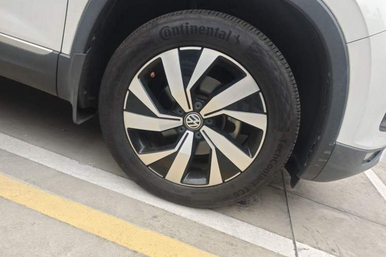 Used Volkswagen Tayron 2019 Teramont Edition 280TSI Two-Wheel Drive Luxury Model China VI Standard Right Front Wheel Hub