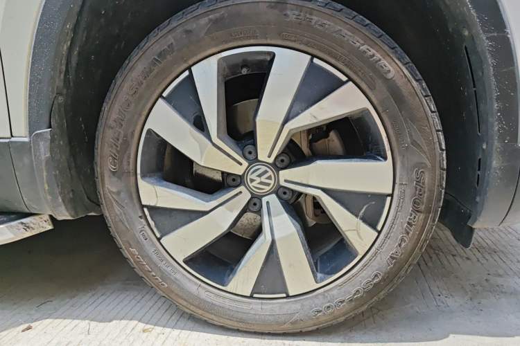 Used Volkswagen Tayron 2019 330TSI Two-Wheel Drive Luxury Model China VI Standard Right Front Wheel Hub