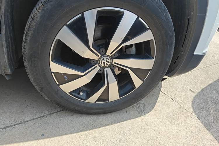 Used Volkswagen Tayron 2019 Teramont Edition 280TSI Two-Wheel Drive Luxury Model China VI Standard Right Front Wheel Hub