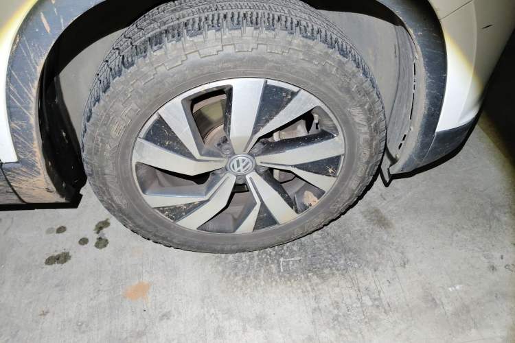 Used Volkswagen Tayron 2019 330TSI Two-Wheel Drive Luxury Model China VI Standard Right Front Wheel Hub