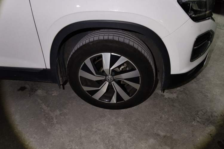 Used Volkswagen Tayron 2019 Teramont Edition 280TSI Two-Wheel Drive Luxury Model China VI Standard Right Front Wheel Hub